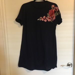 Flower appliqué tshirt dress